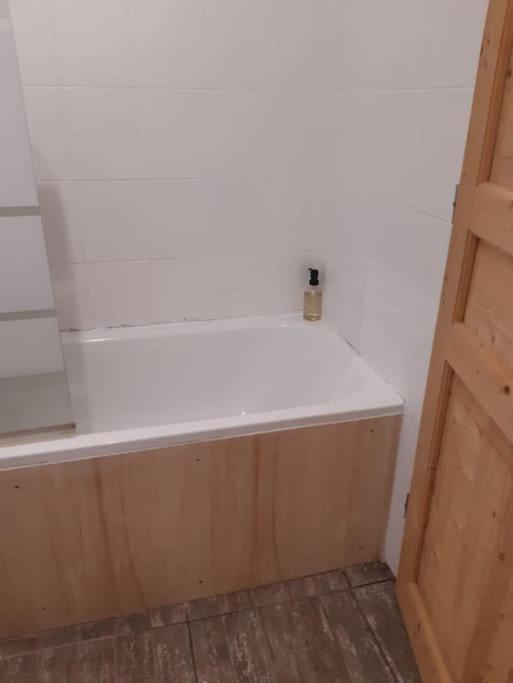 Charmante Maison Renovee, Proche Lac Et Centre-Ville 伊瑟茹尔丹 外观 照片