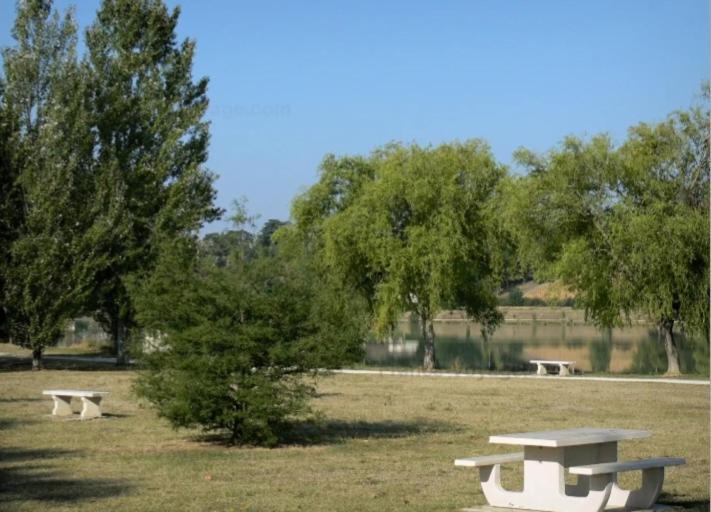 Charmante Maison Renovee, Proche Lac Et Centre-Ville 伊瑟茹尔丹 外观 照片